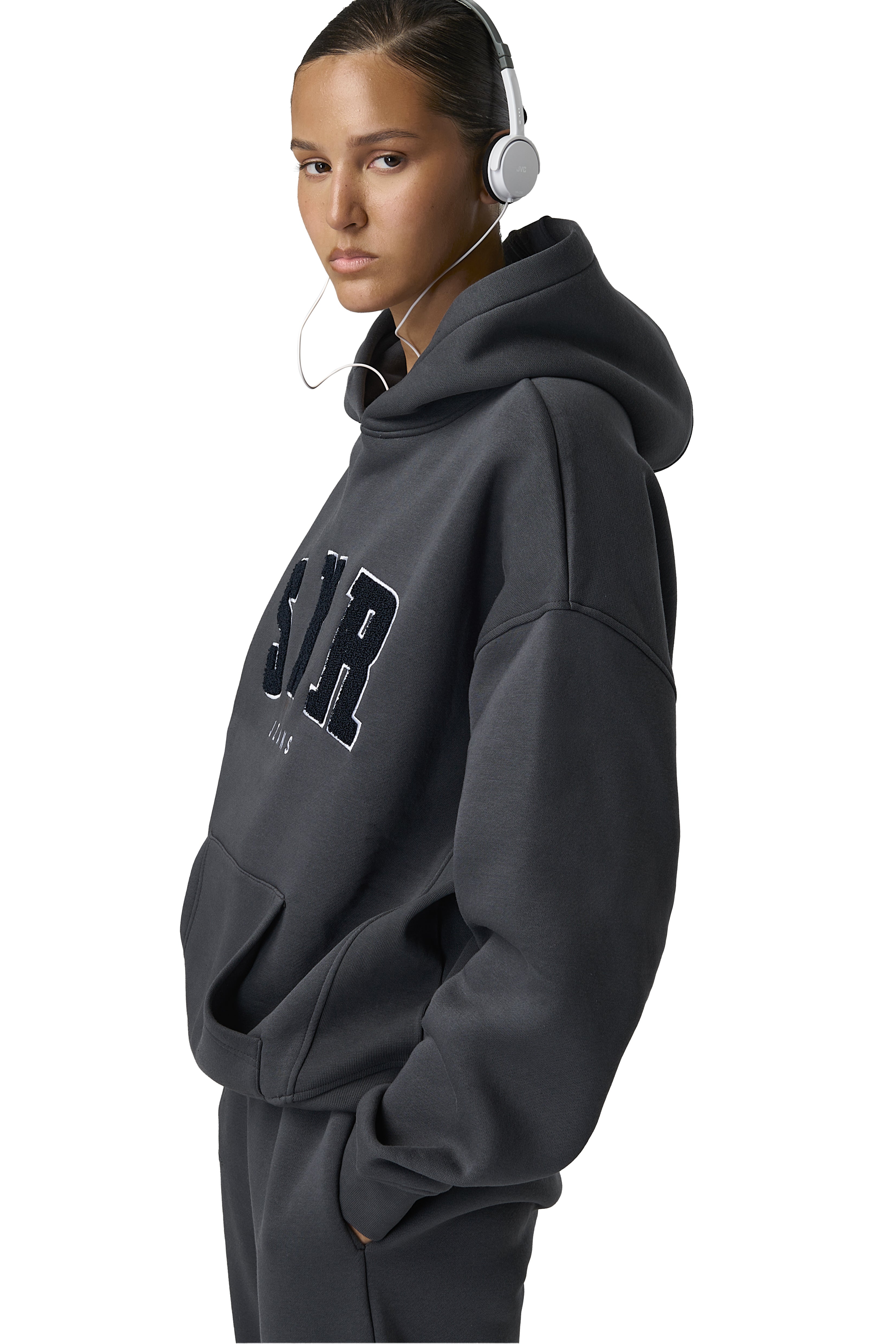 Model Scarlett is 5'8" and wears a size S.